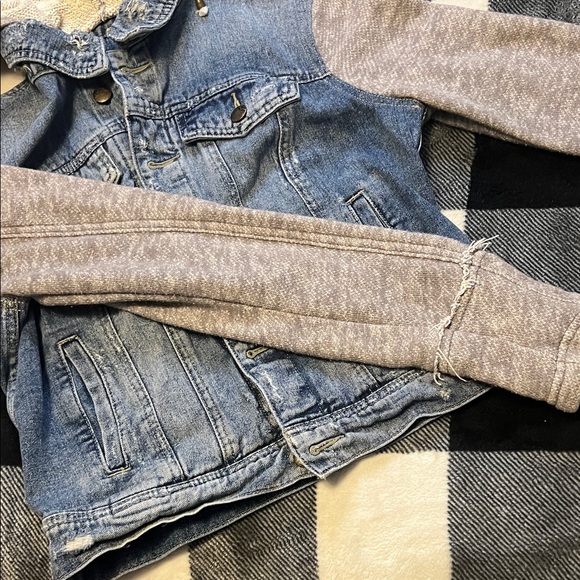 Free People Distressed Denim Jacket with Gray Sweatshirt Sleeves and Hood size S - Picture 12 of 17